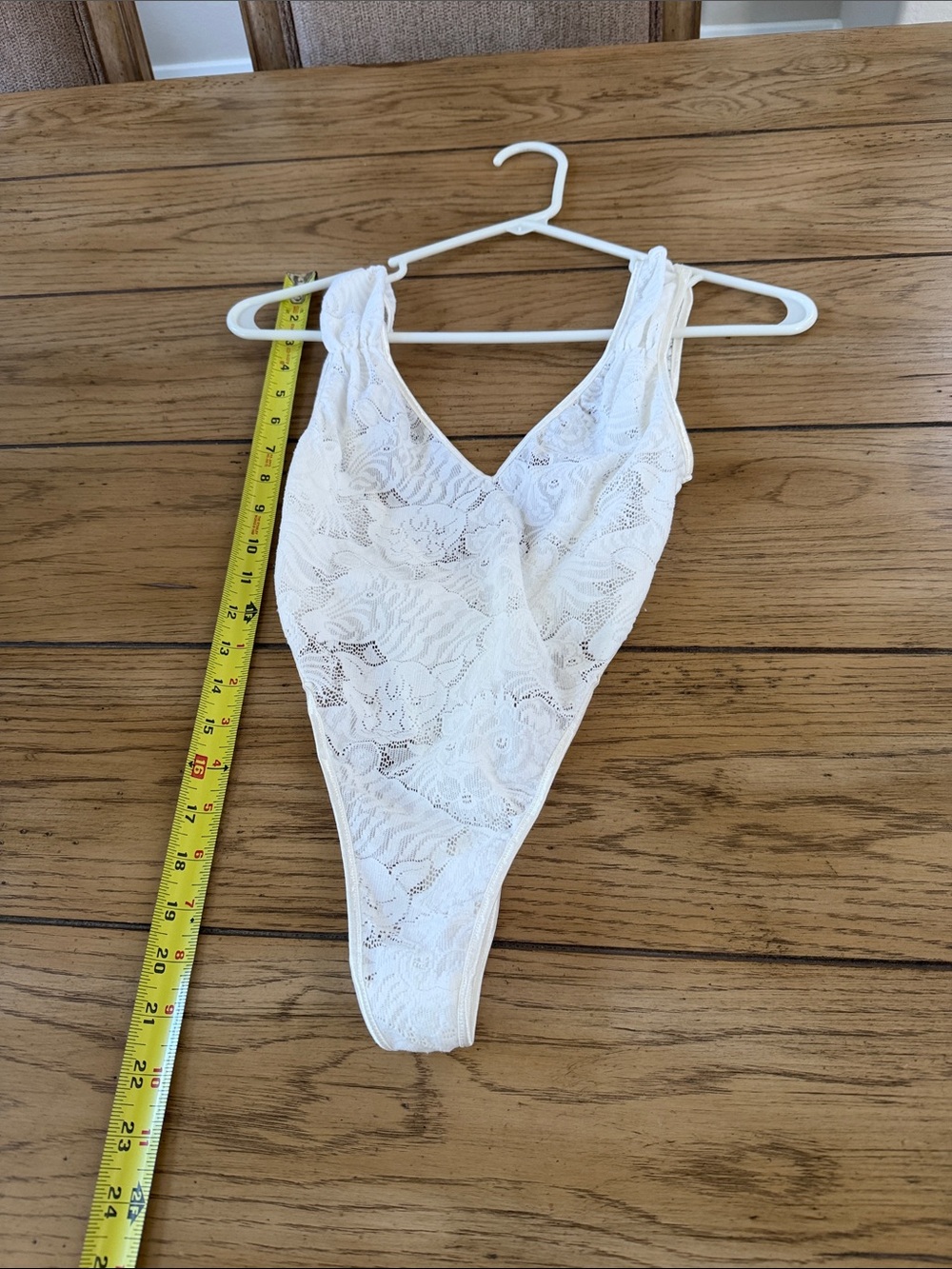 White Lace stretchy Bodysuit Size M